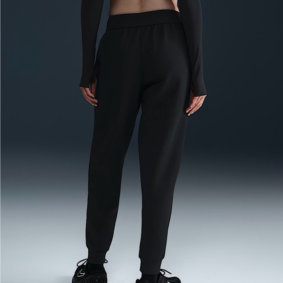 Nike Dri-FIT 24.7 Impossibly Soft joggers - Picture 2 of 11